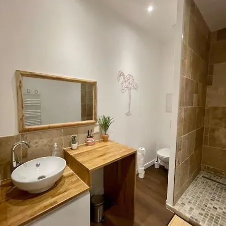 Colline, La Jacuzzi Cinema Prive