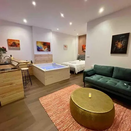 Apartament Colline, La Jacuzzi Cinema Prive Nancy