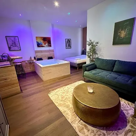 Colline, La Jacuzzi Cinema Prive Nancy