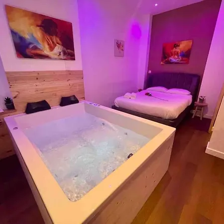 Colline, La Jacuzzi Cinema Prive * Nancy