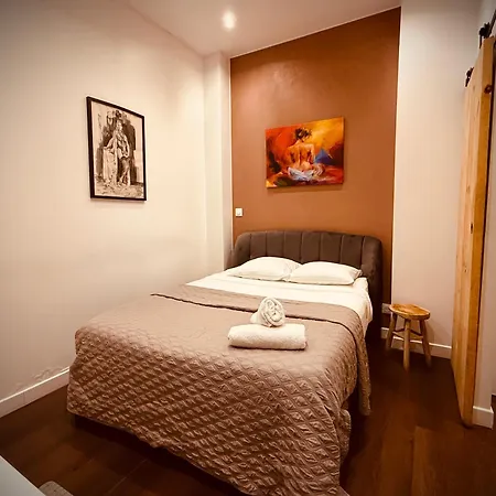 Nancy-Place, Colline, La Suite Jacuzzi, Cinema, Clim شقة