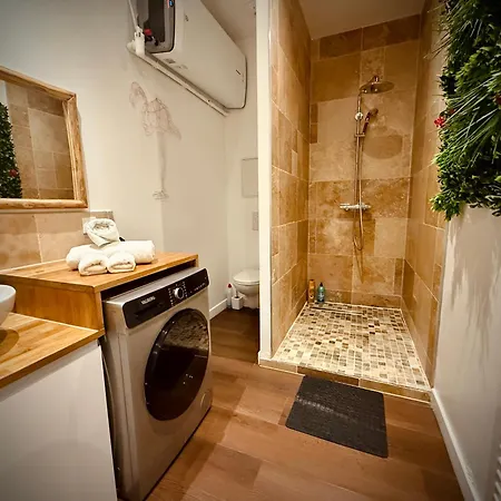 Nancy-Place, Colline, La Suite Jacuzzi, Cinema, Clim نانسي
